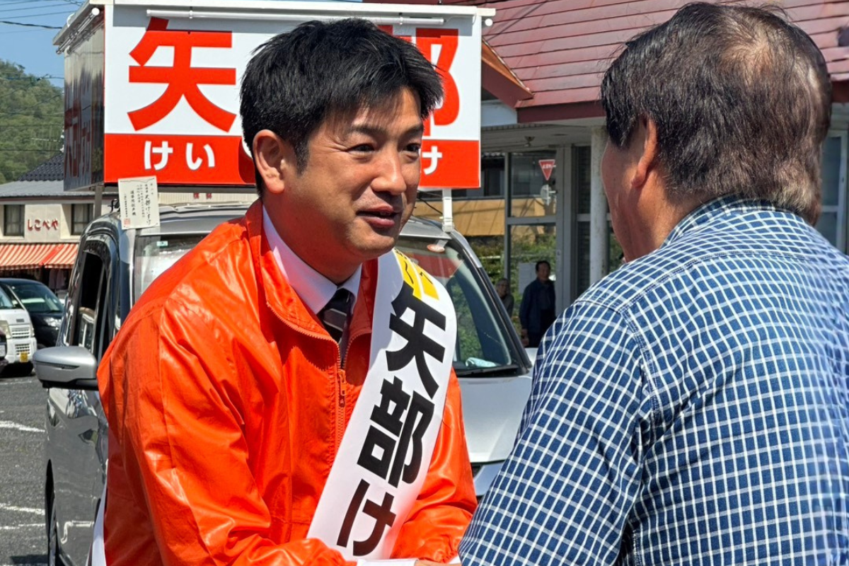 八頭町長選挙矢部けいすけ立候補者選挙戦初日の活動風景1
