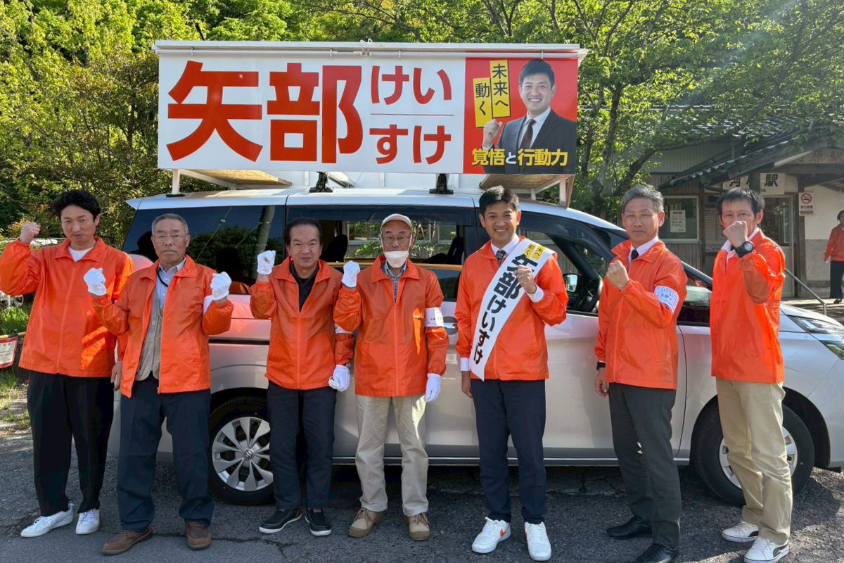 八頭町長選挙矢部けいすけ立候補者選挙戦初日の活動風景3